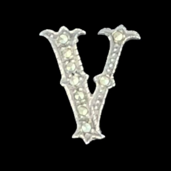🆕 VINTAGE "V" Gothic Sterling Marcasite Pin 925 Silver Initial Brooch - Picture 1 of 4